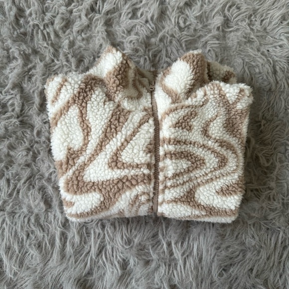 Arden’s sweatshirt - Picture 2 of 4